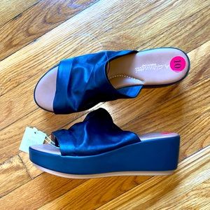 NWT A. Giannetti platform leather sandal